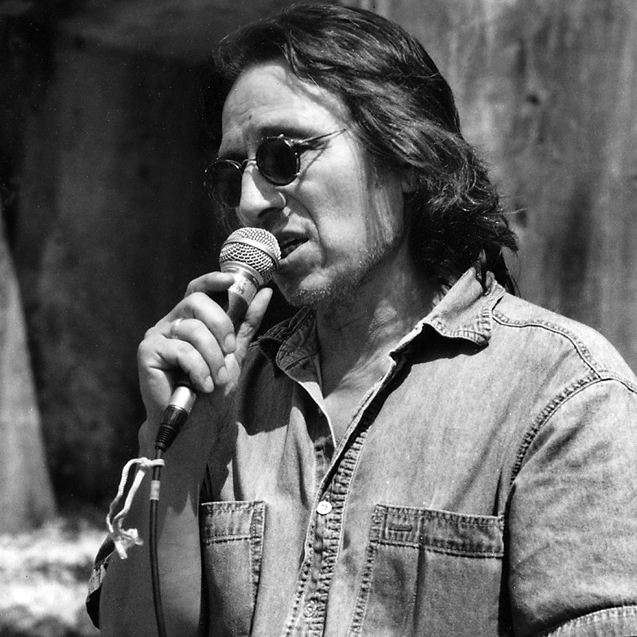John Trudell, poeta e militante American Indian Movement (2000)